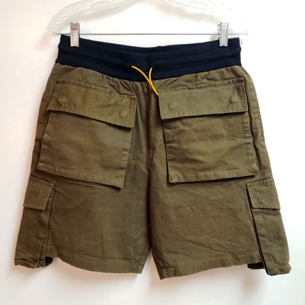 NEW MNML Olive Green Cargo Shorts - size M (see measurements in description)